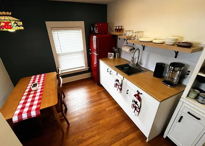 Fiesinger House - Private 3-Bd Unit In Historic Home, Downtown Sandusky