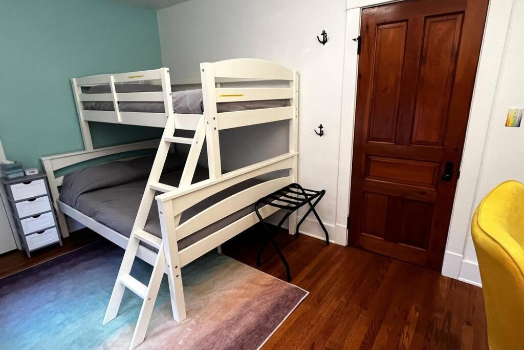 Apartment Fiesinger House - Private 3-bd Unit In Historic Home, Downtown Sandusky